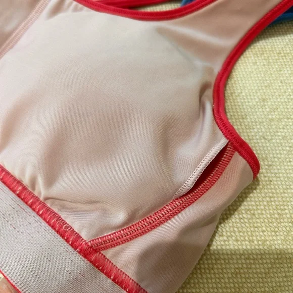 Under Armour Sport’s Bra Lot of 2 Women’s Size Small- Pink and Blue - Picture 7 of 8